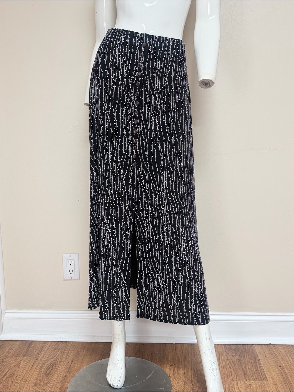 Vintage ES•SE USA Maxi Skirt Medium Black Vine Floral Print Front Button Slit